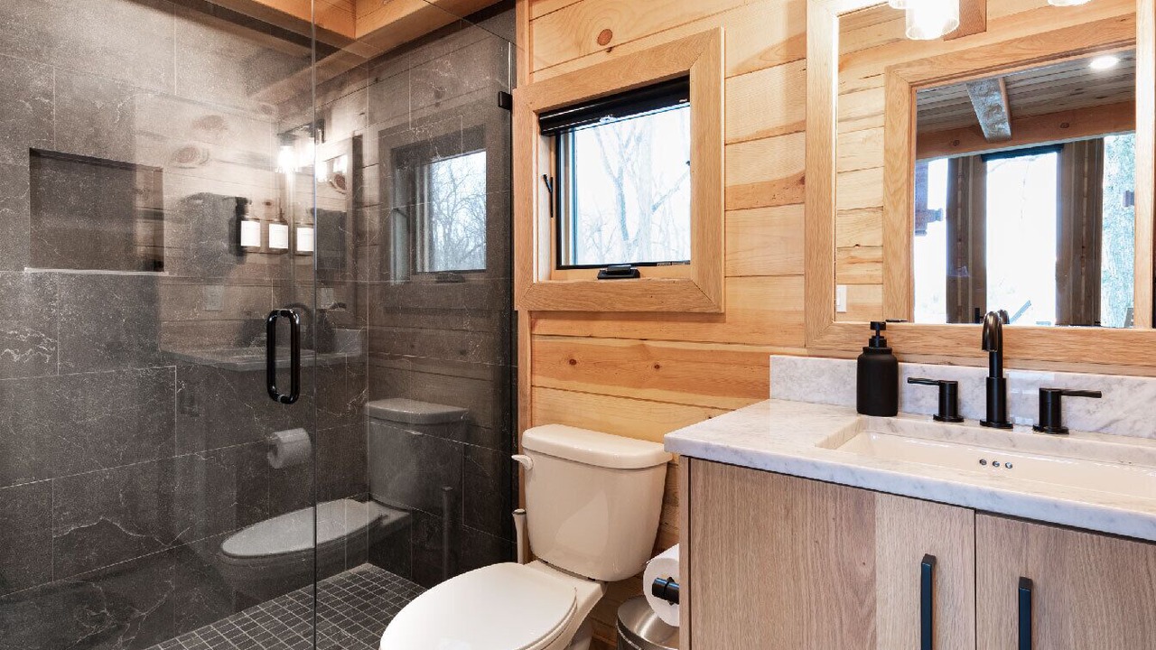 Photo of Bathroom in Laura