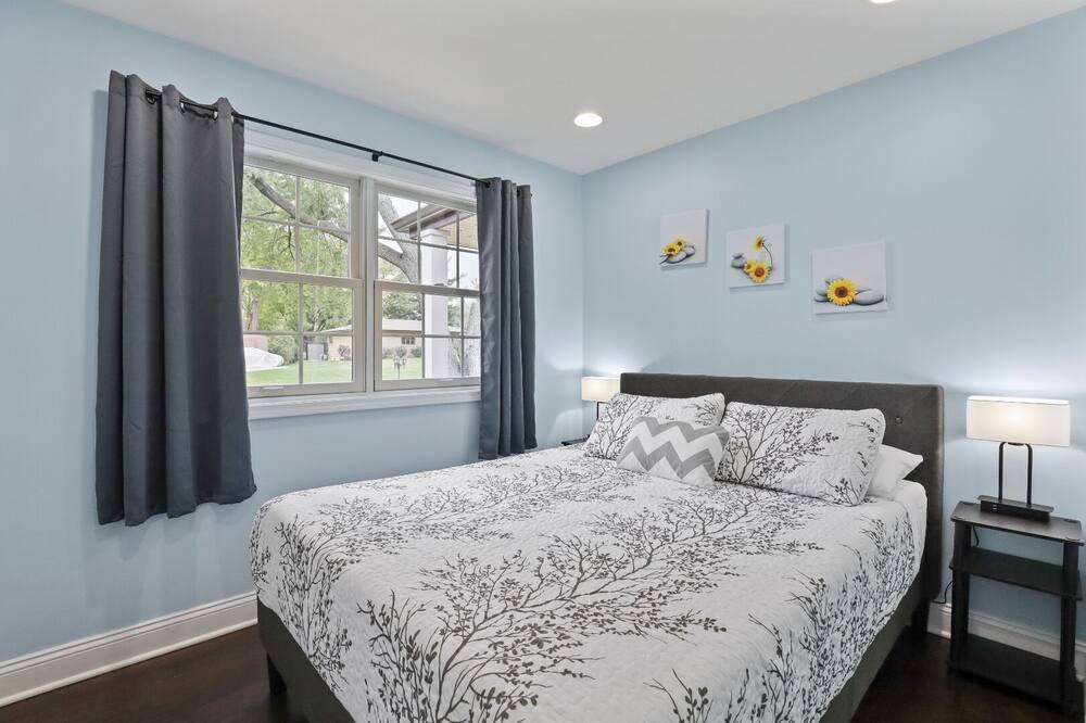 Photo of Bedroom in Roselle