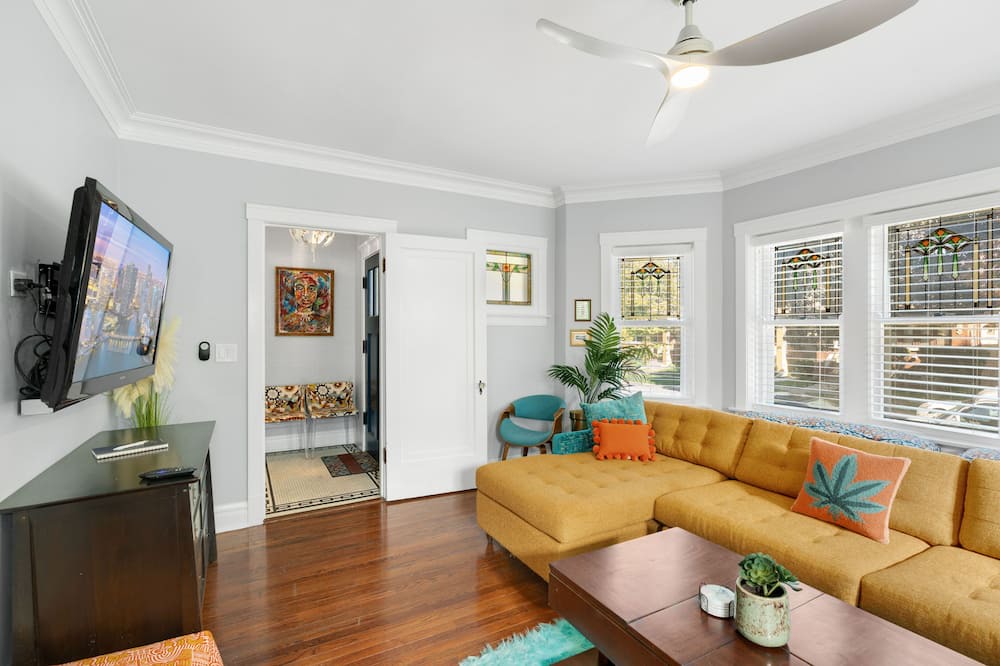 Photo of Livingroom in Berwyn