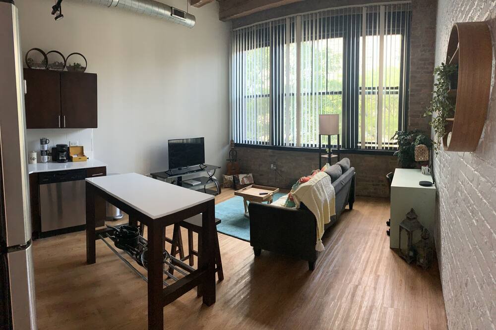 Photo of Livingroom in Near South Side