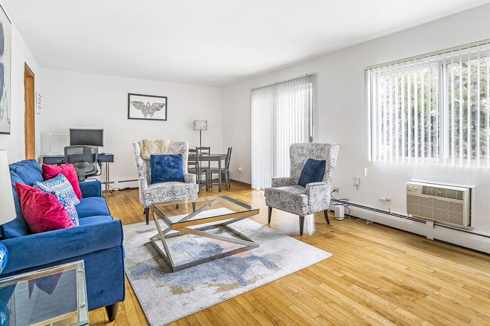 Photo of Livingroom in Des Plaines