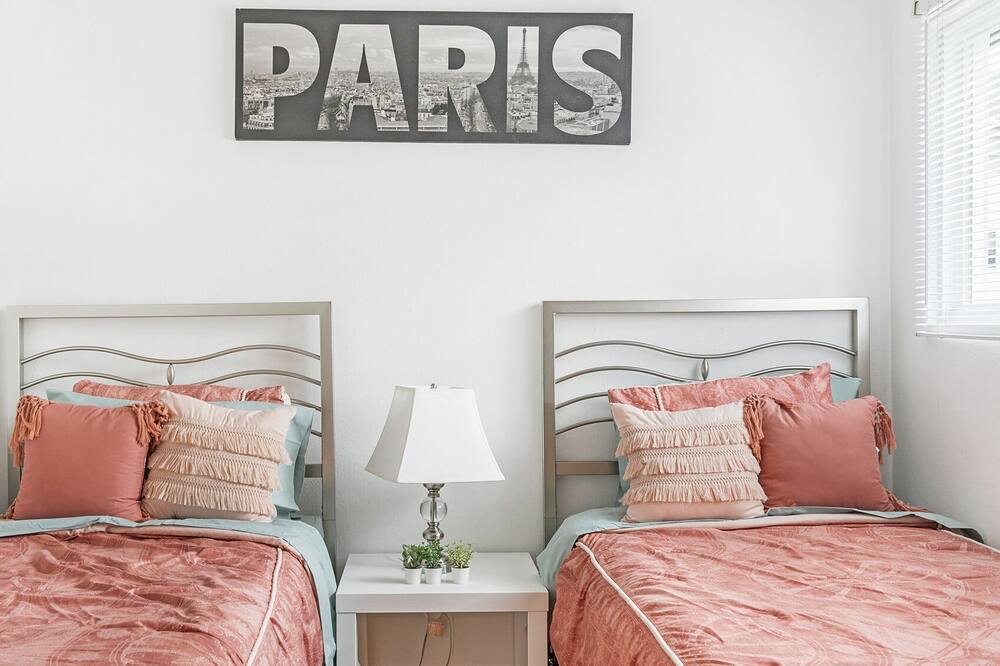 Photo of Bedroom in Des Plaines