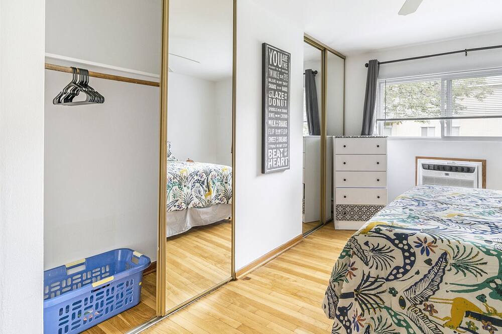 Photo of Bedroom in Des Plaines