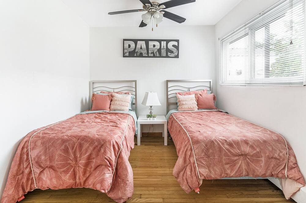 Photo of Bedroom in Des Plaines