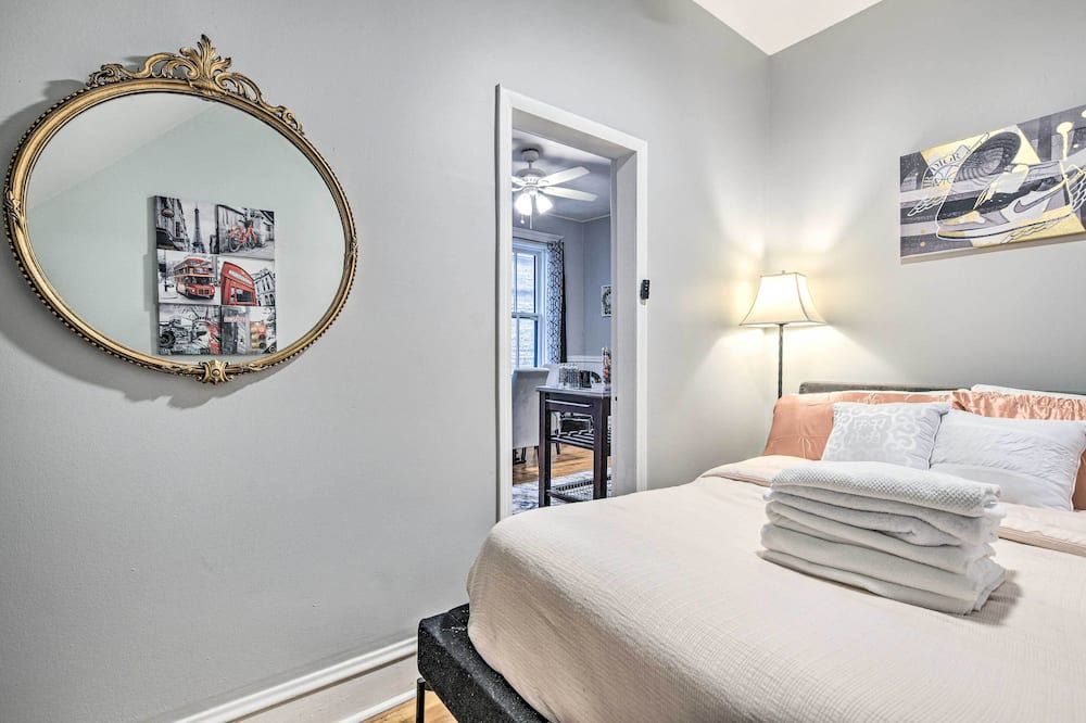 Photo of Bedroom in Old Town Triangle