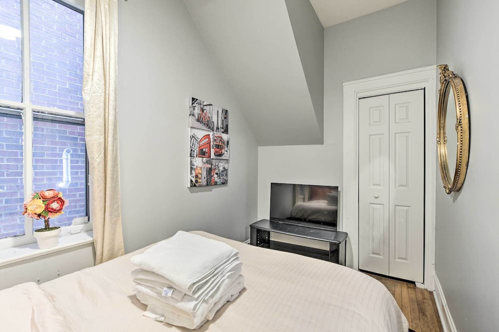 Photo of Bedroom in Old Town Triangle