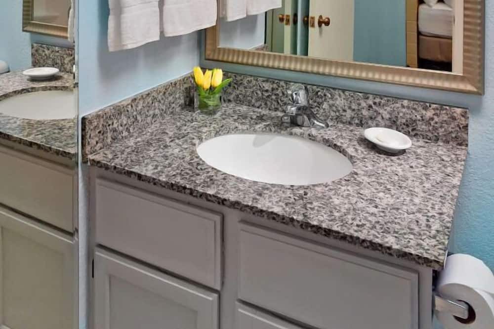 Photo of Bathroom in Highland Hills