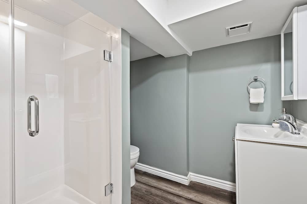 Photo of Bathroom in Lombard