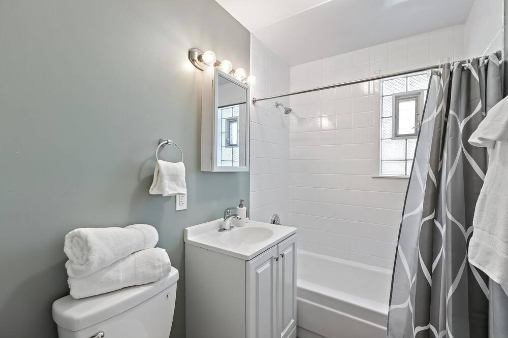 Photo of Bathroom in Lombard