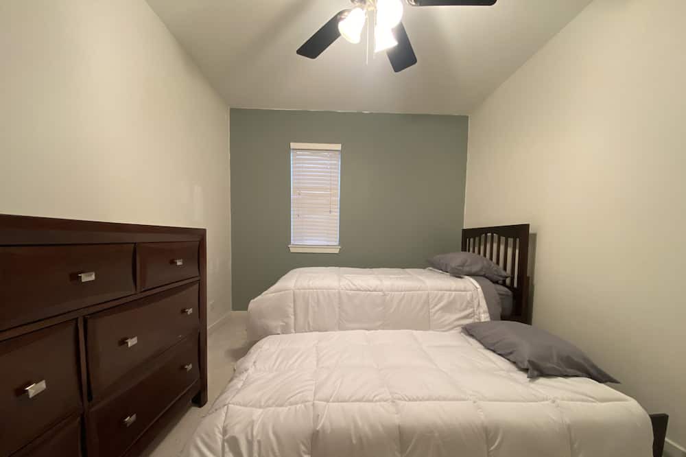 Photo of Bedroom in Woodlawn