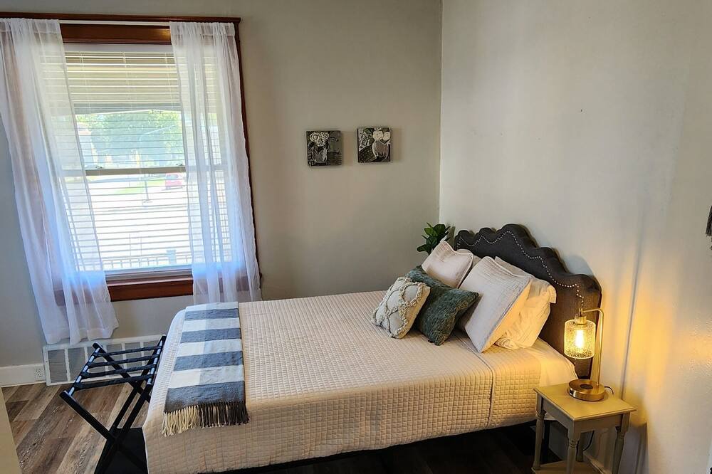 Photo of Bedroom in Quincy