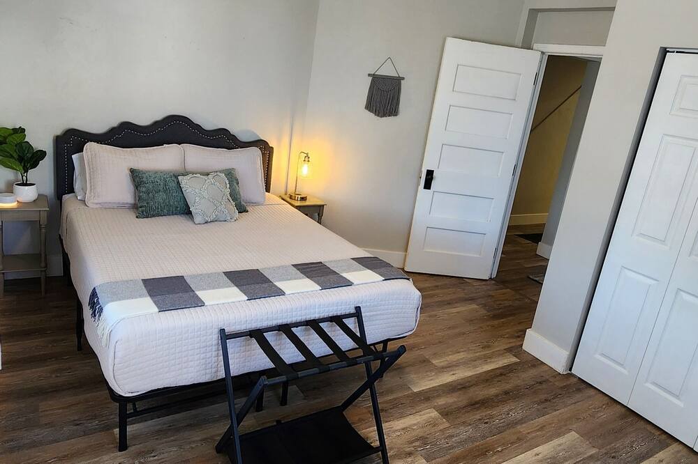 Photo of Bedroom in Quincy