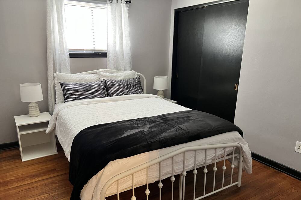 Photo of Bedroom in Yorkville