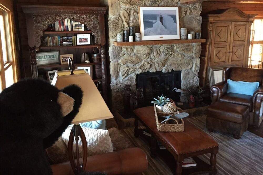 Photo of Livingroom in Oak Run