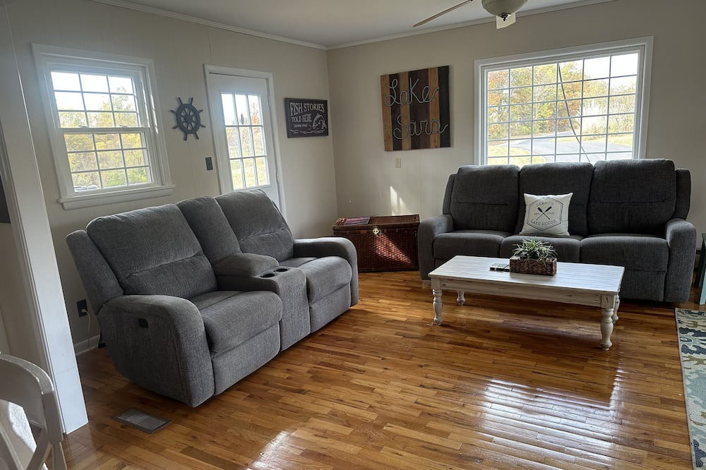 Photo of Livingroom in Effingham