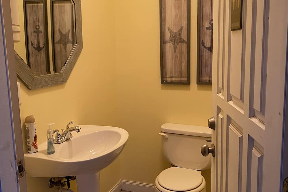 Photo of Bathroom in Effingham