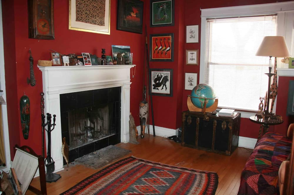 Photo of Livingroom in Edgewater