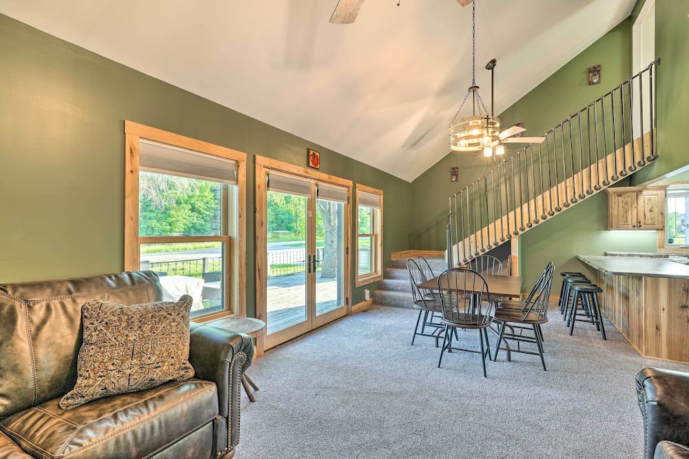 Photo of Livingroom in Apple River