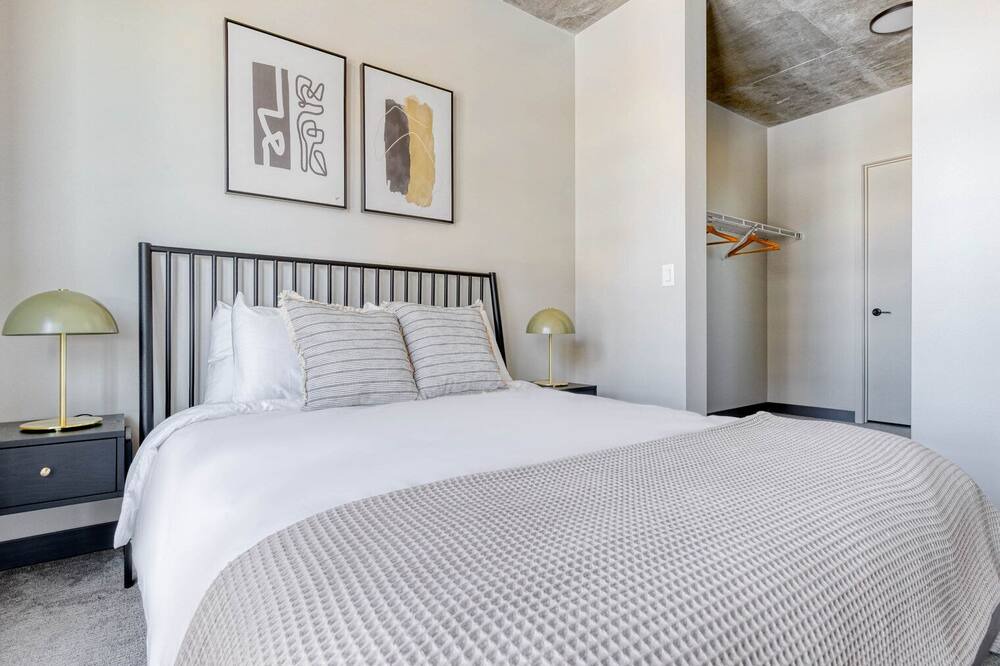 Photo of Bedroom in Near West Side