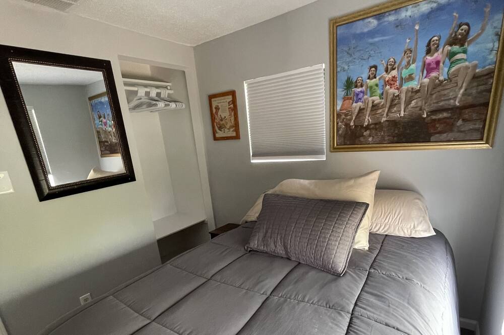 Photo of Bedroom in Fox Lake