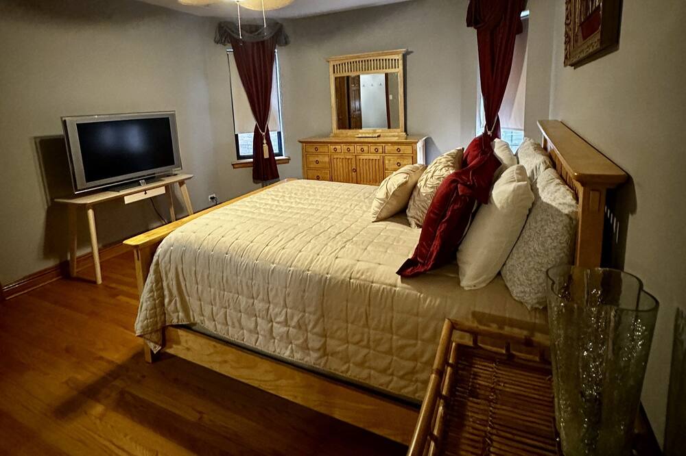 Photo of Bedroom in Greater Grand Crossing