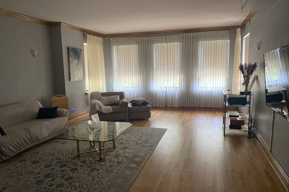 Photo of Livingroom in Greater Grand Crossing