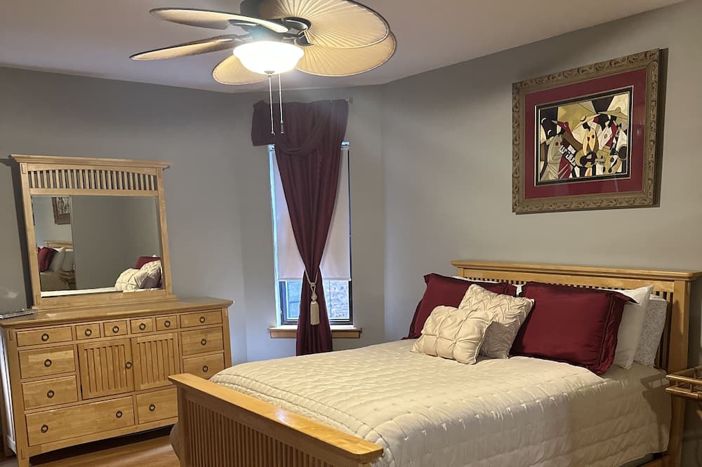 Photo of Bedroom in Greater Grand Crossing