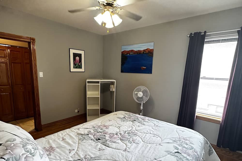Photo of Bedroom in Greater Grand Crossing