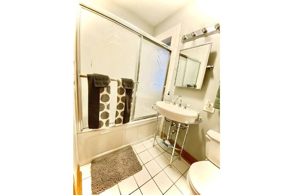 Photo of Bathroom in Greater Grand Crossing