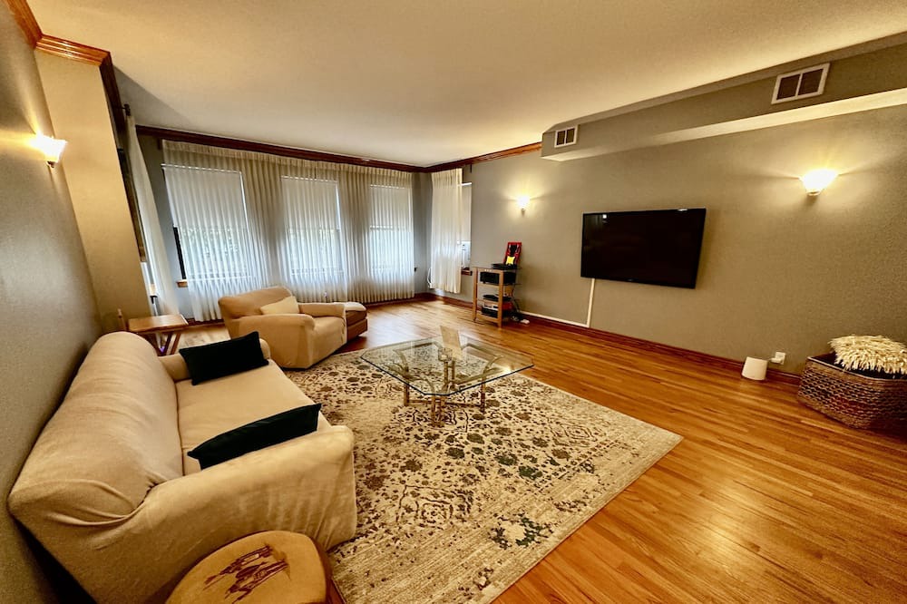 Photo of Livingroom in Greater Grand Crossing