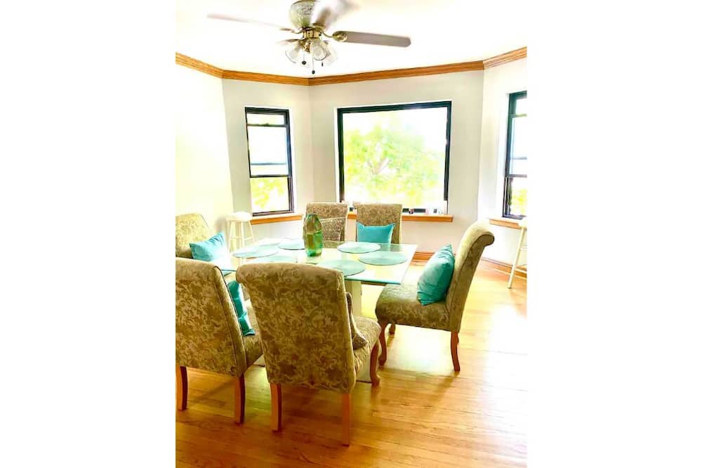 Photo of Kitchen in Greater Grand Crossing