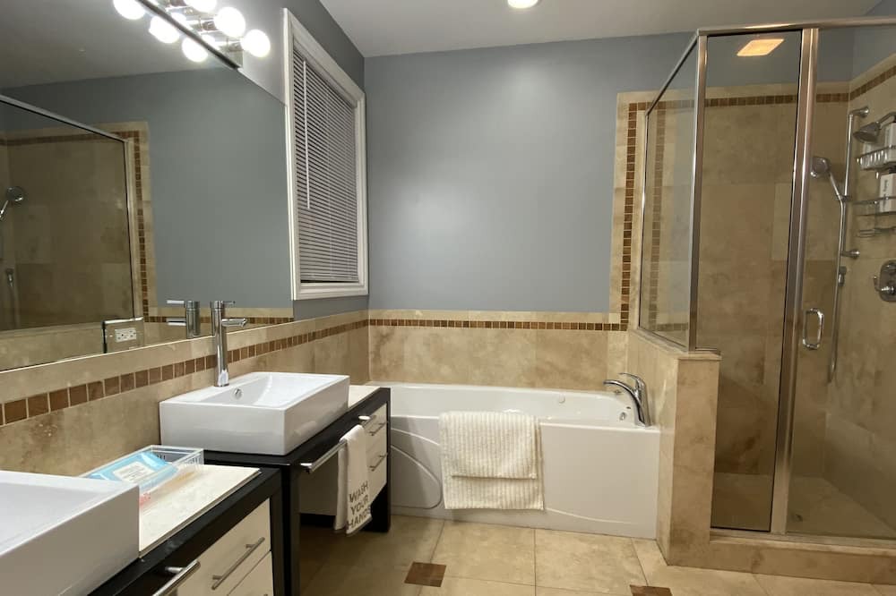 Photo of Bathroom in Grand Boulevard