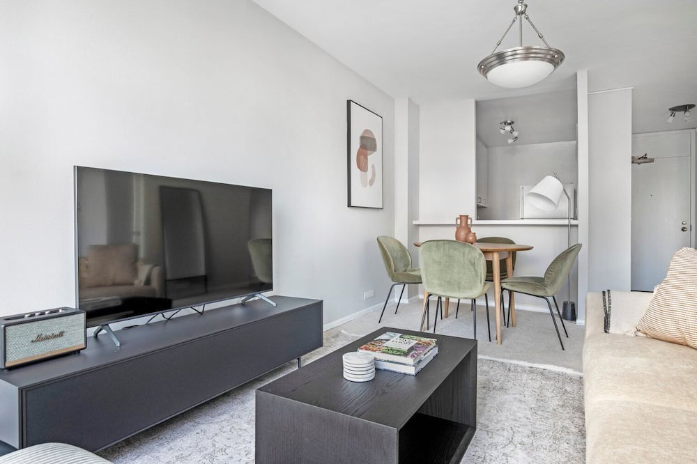 Photo of Livingroom in Lake View East