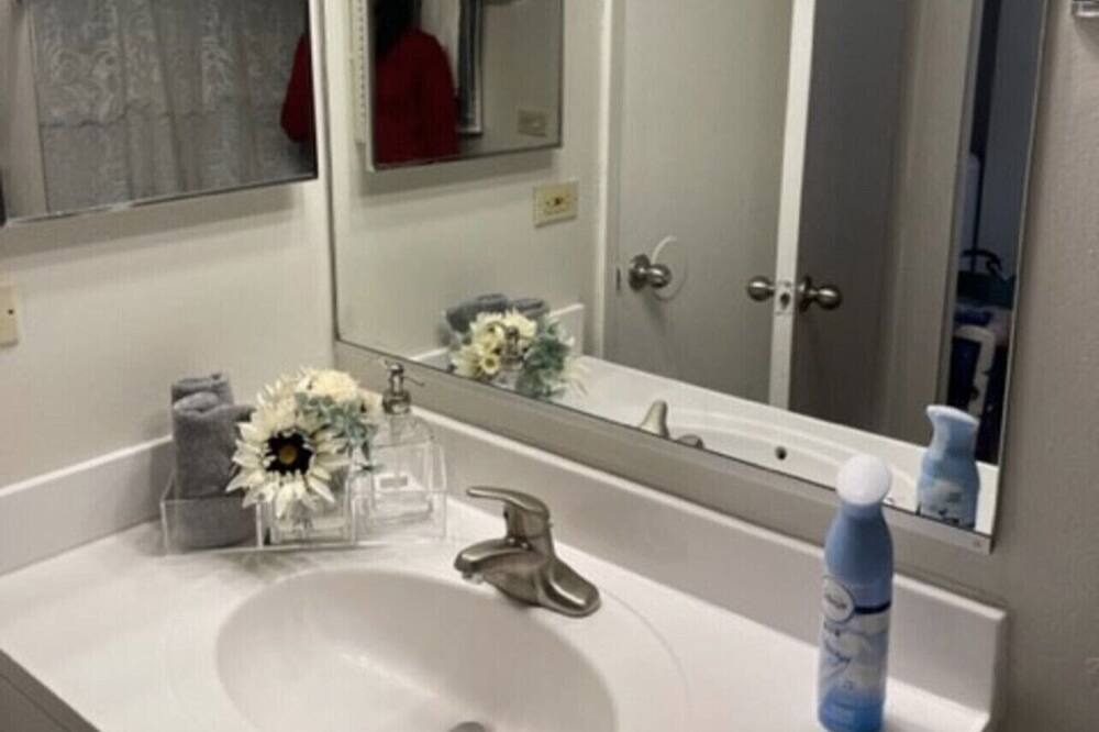 Photo of Bathroom in Lombard