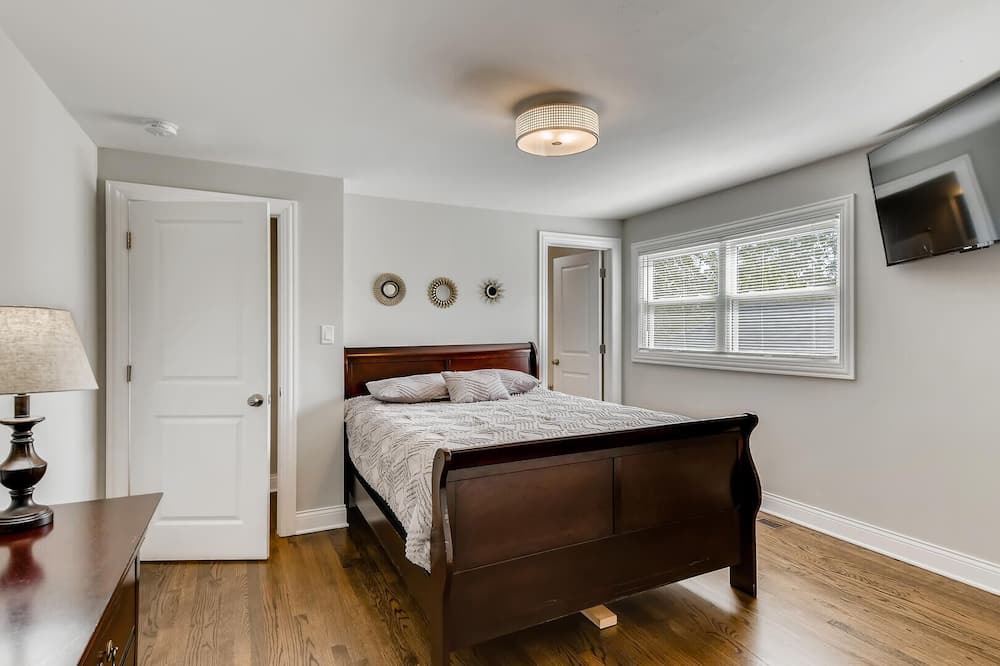 Photo of Bedroom in Roseland