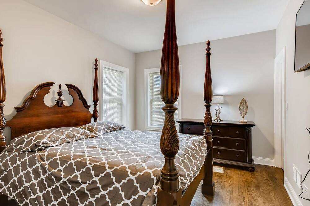 Photo of Bedroom in Roseland