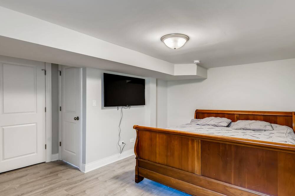 Photo of Bedroom in Roseland