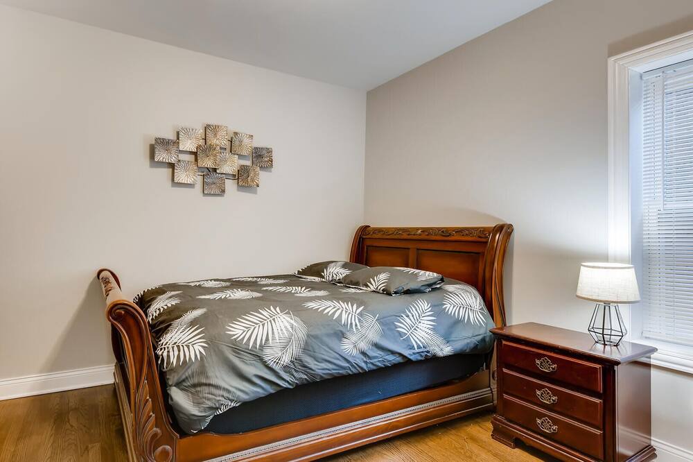 Photo of Bedroom in Roseland