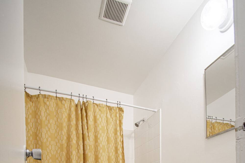 Photo of Bathroom in North Chicago