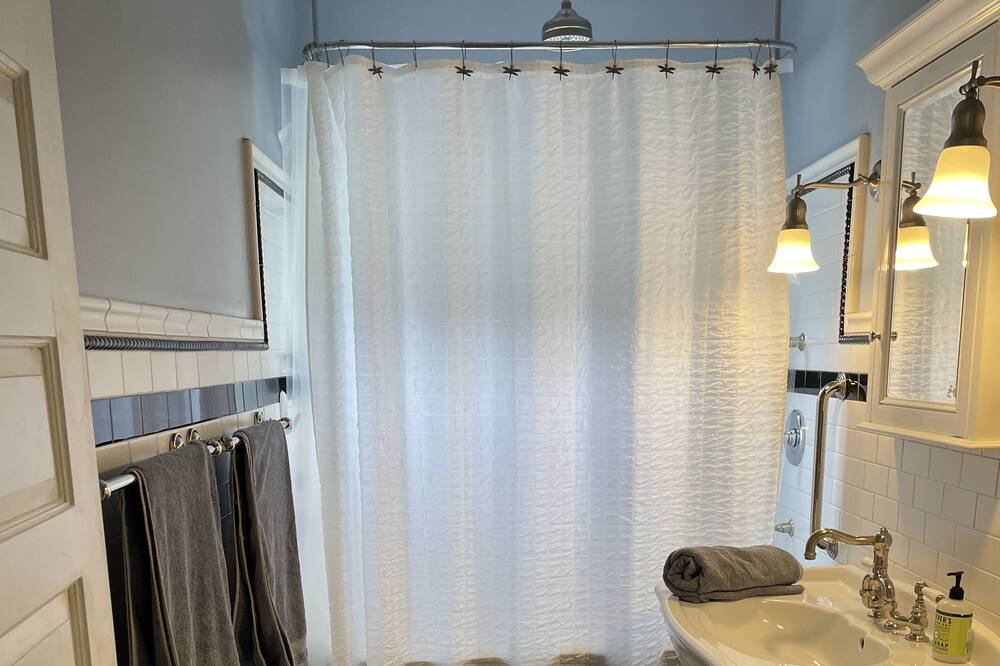 Photo of Bathroom in Oak Park