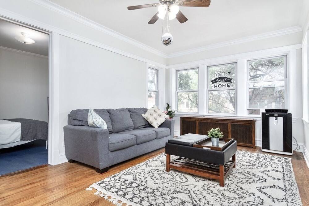 Photo of Livingroom in Cragin
