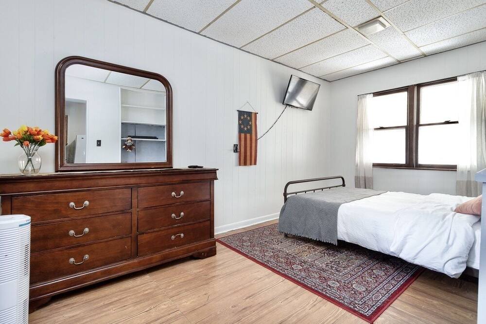 Photo of Bedroom in Cragin