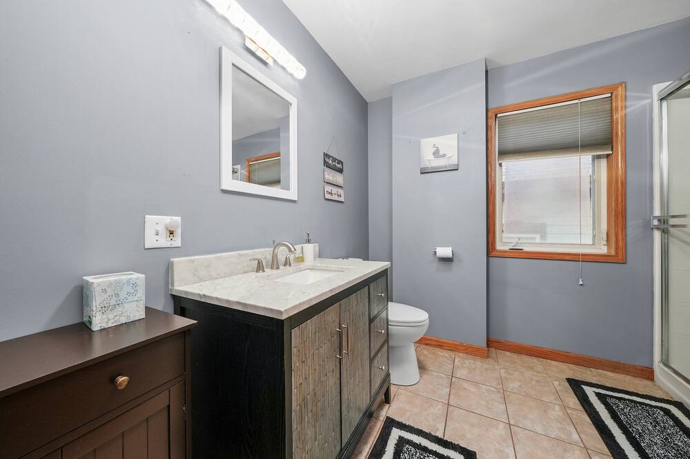 Photo of Bathroom in Garfield Ridge