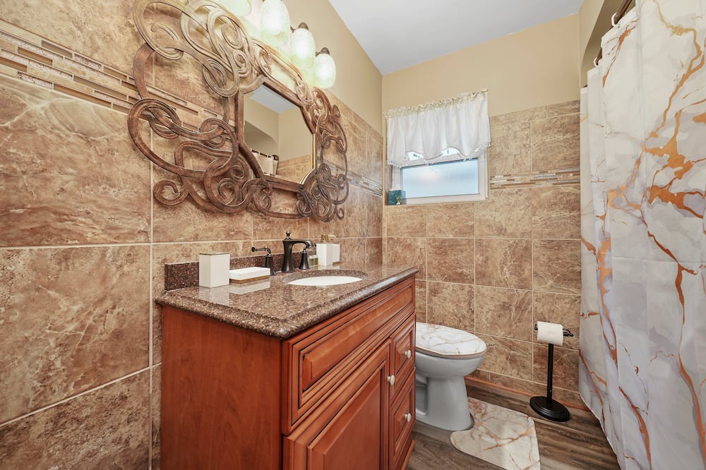 Photo of Bathroom in Garfield Ridge