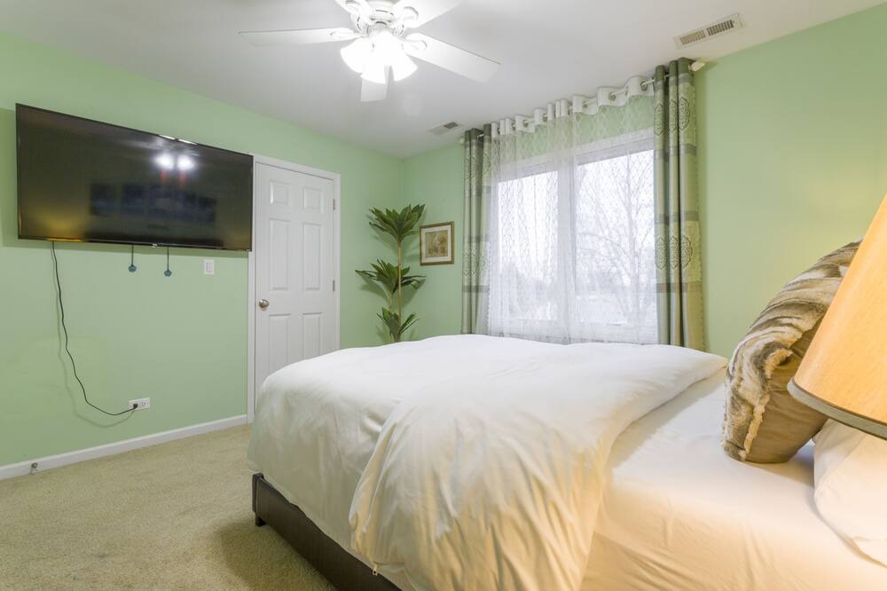 Photo of Bedroom in Bensenville