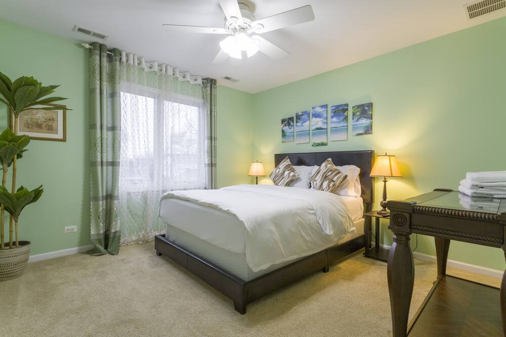 Photo of Bedroom in Bensenville