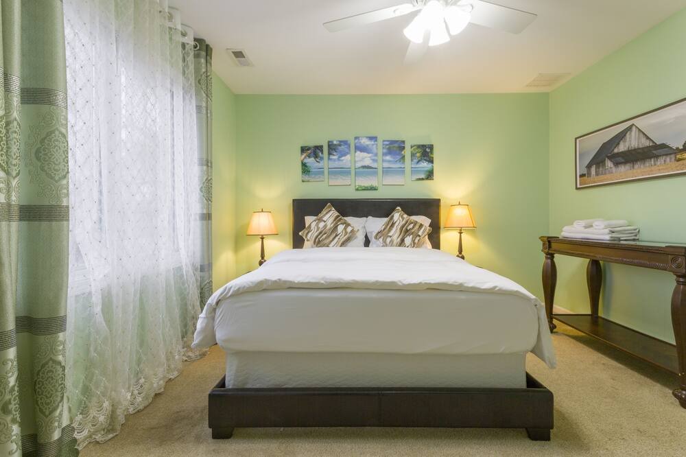 Photo of Bedroom in Bensenville
