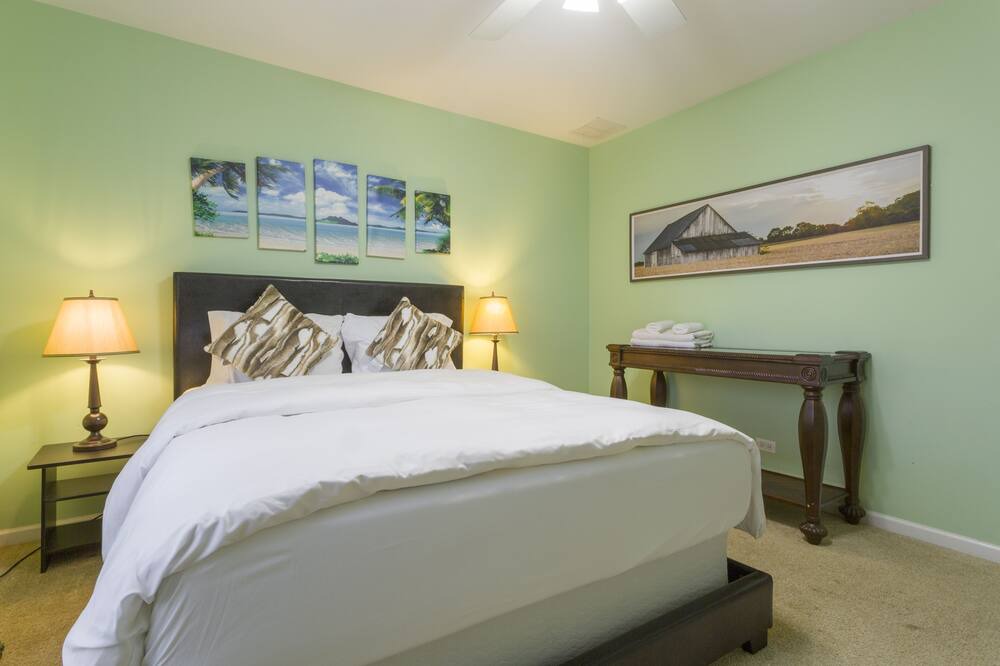 Photo of Bedroom in Bensenville