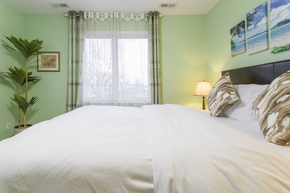 Photo of Bedroom in Bensenville