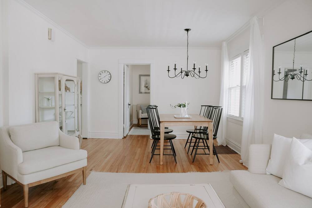 Photo of Livingroom in Glen Ellyn
